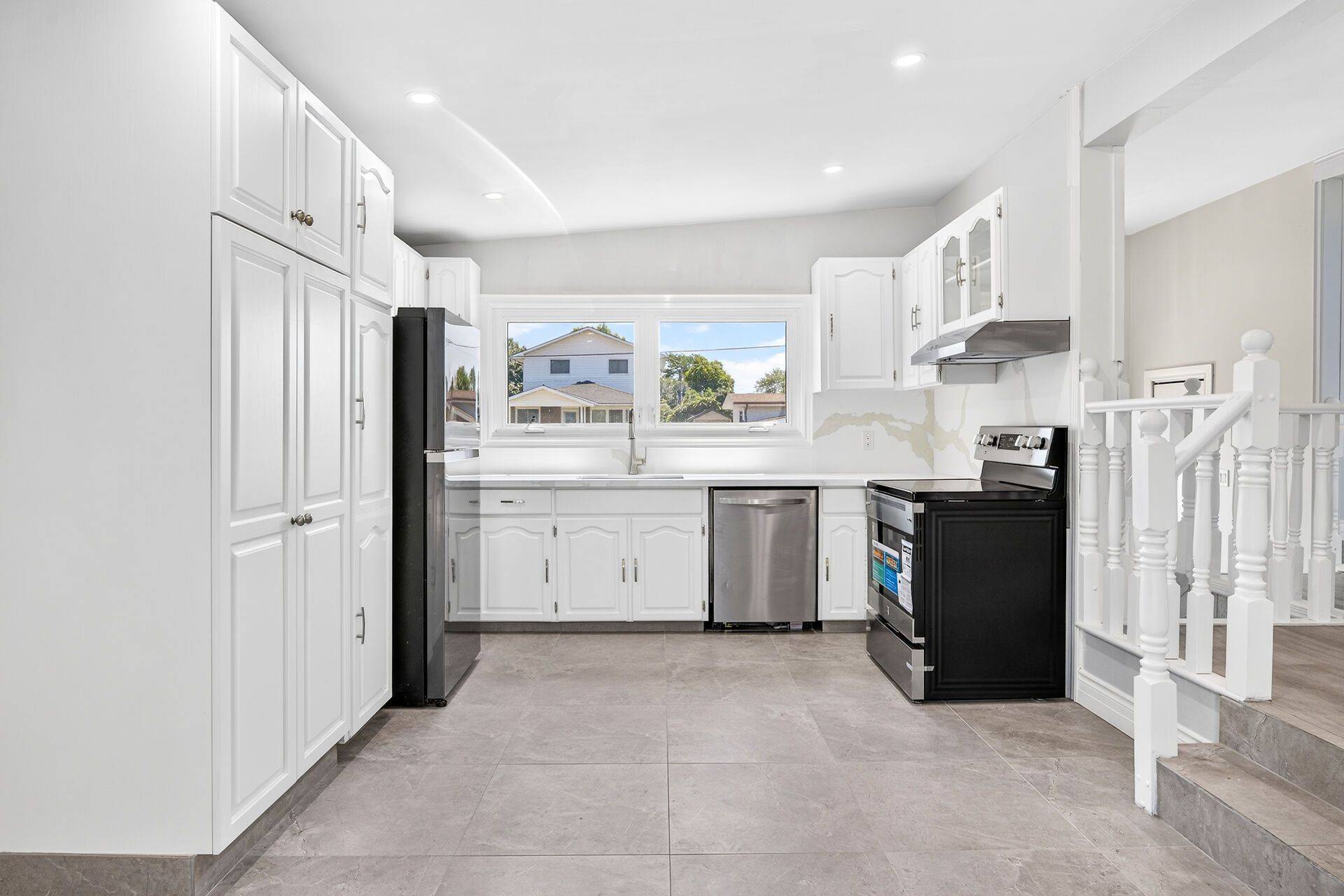 96 Fielding CRES, Hamilton, ON L8V 2P5