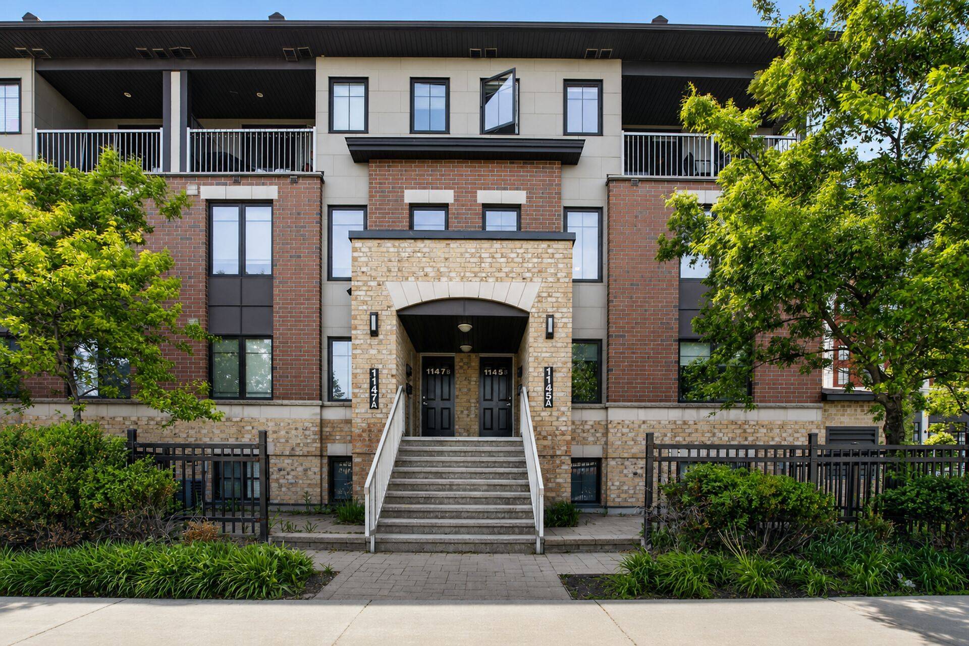 1145 Longfields DR #B, Barrhaven, ON K2J 5R5