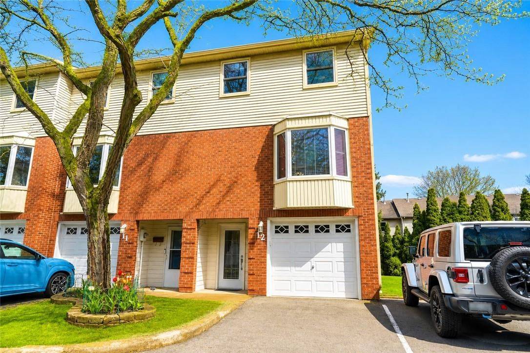 130 Livingston AVE #12, Grimsby, ON L3M 4W5
