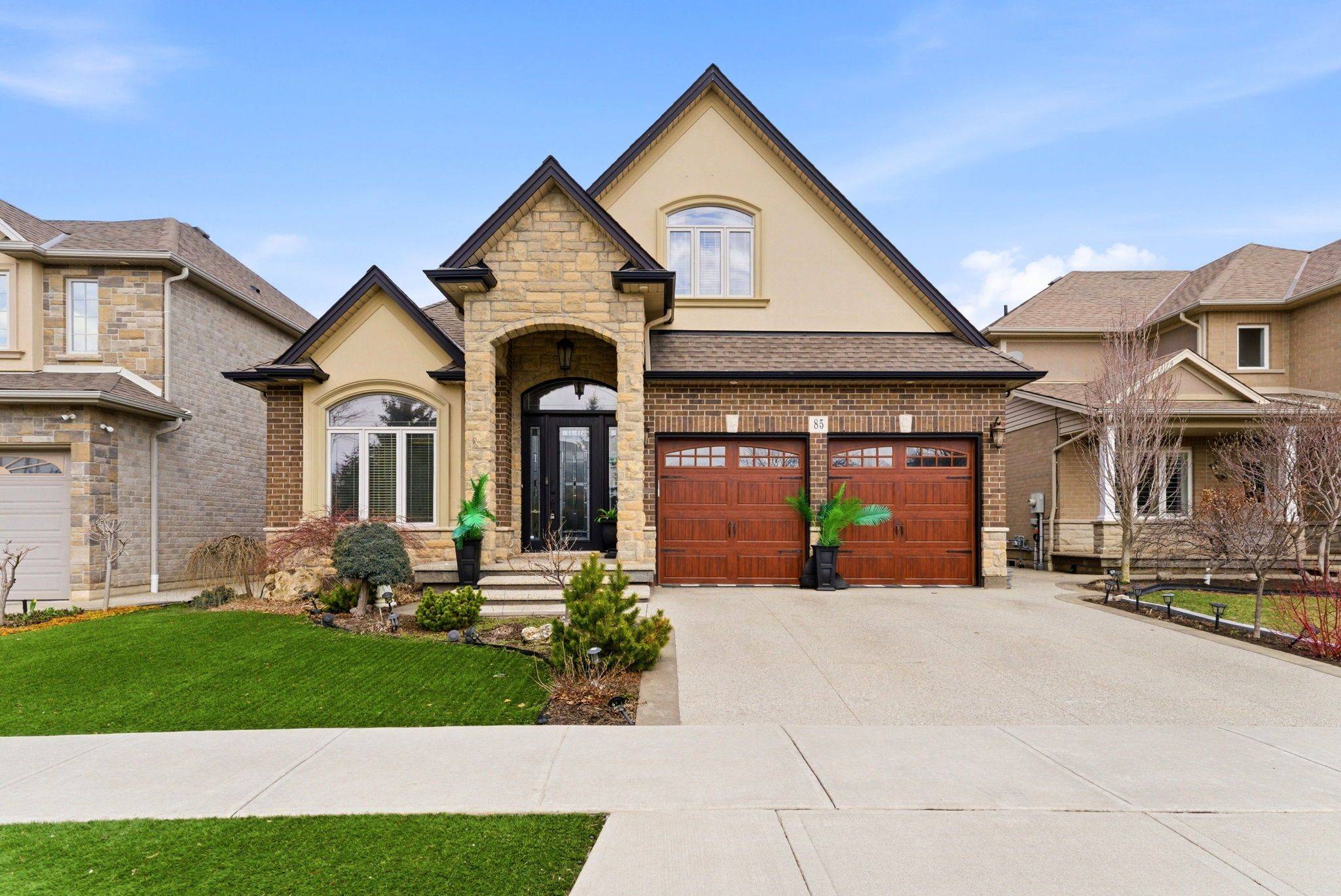85 Hillcroft DR, Hamilton, ON L9J 3W9