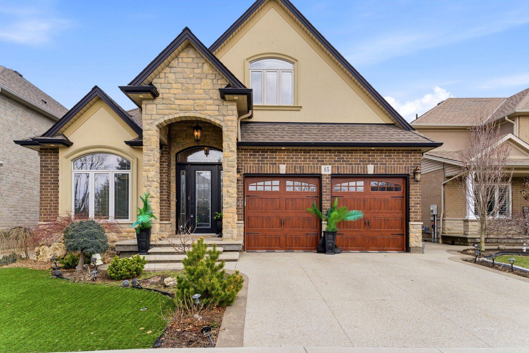 85 Hillcroft DR, Hamilton, ON L9J 3W9