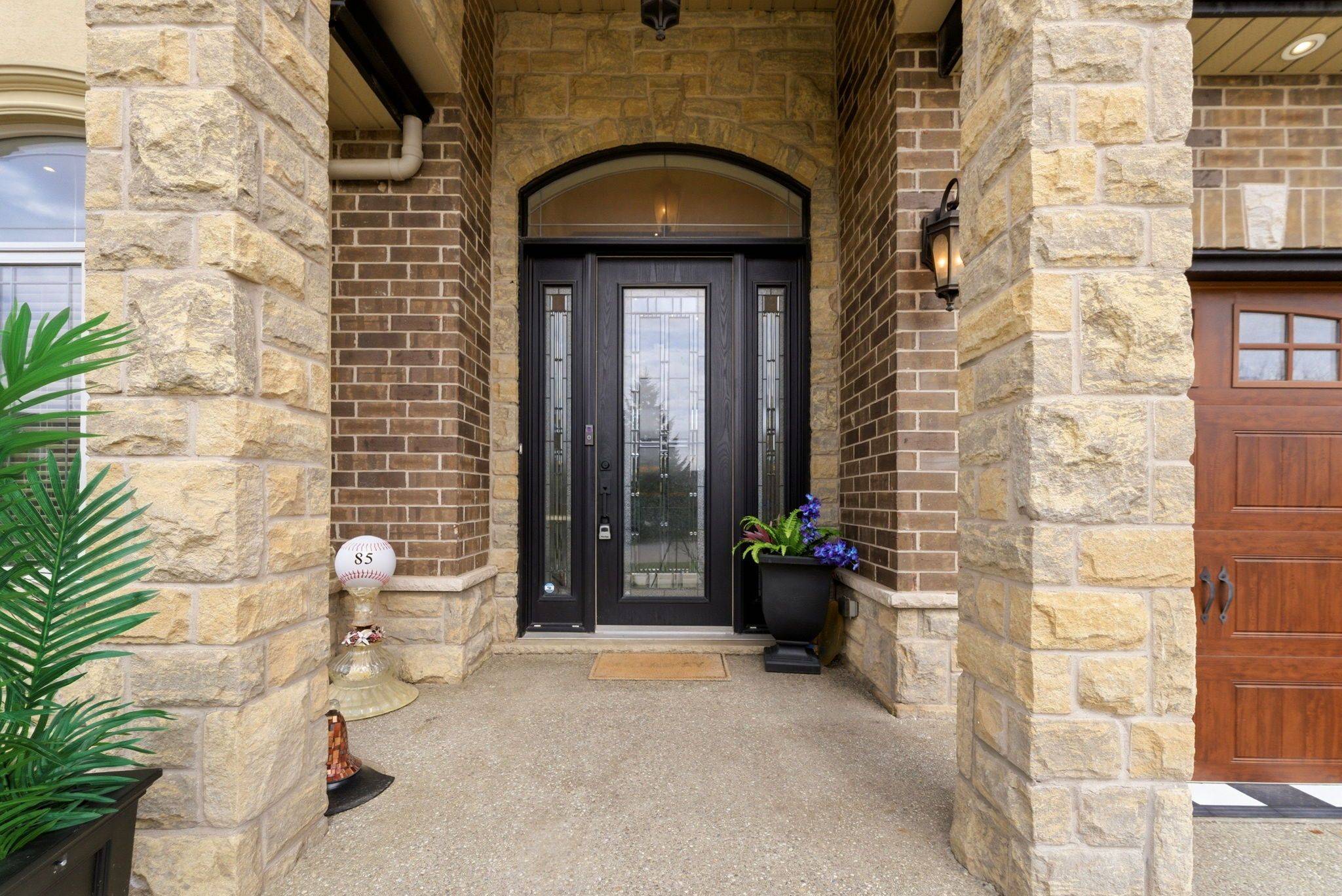 85 Hillcroft DR, Hamilton, ON L9J 3W9