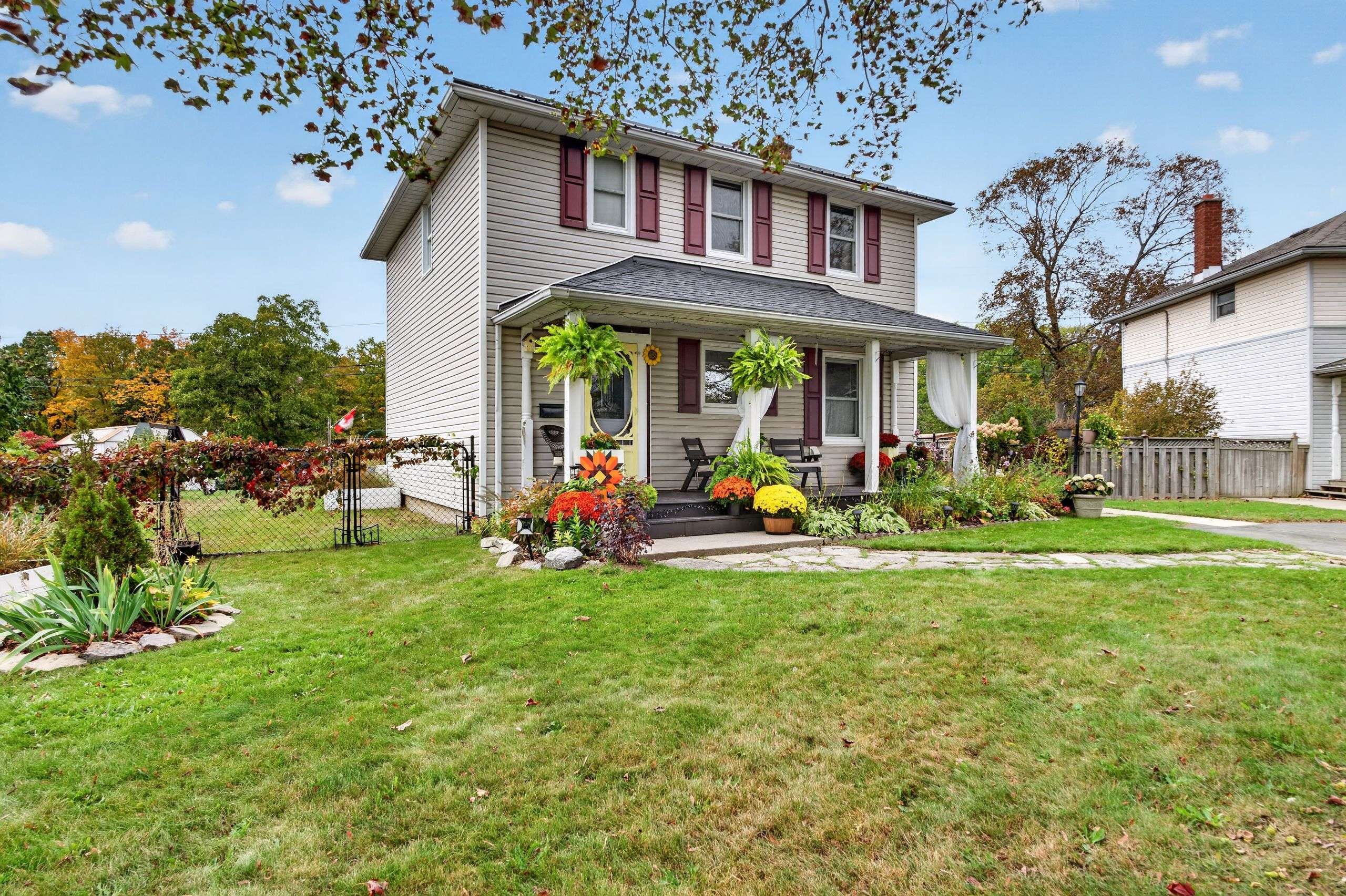 8 Ortona CRES, Prince Edward County, ON K0K 2T0