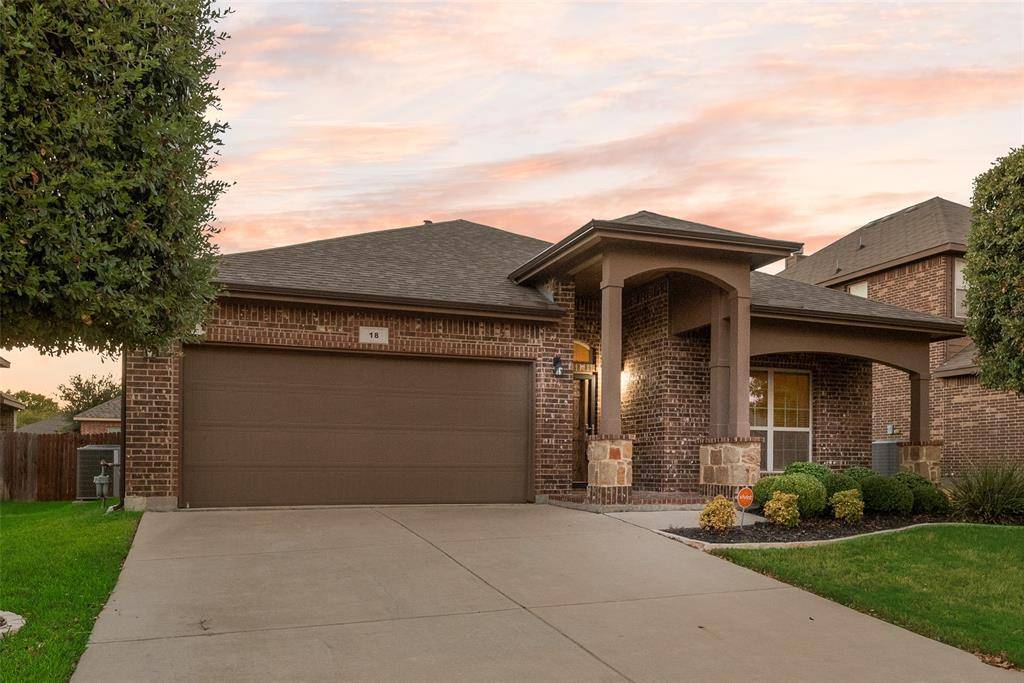 18 Auburn Drive, Edgecliff Village, TX 76134