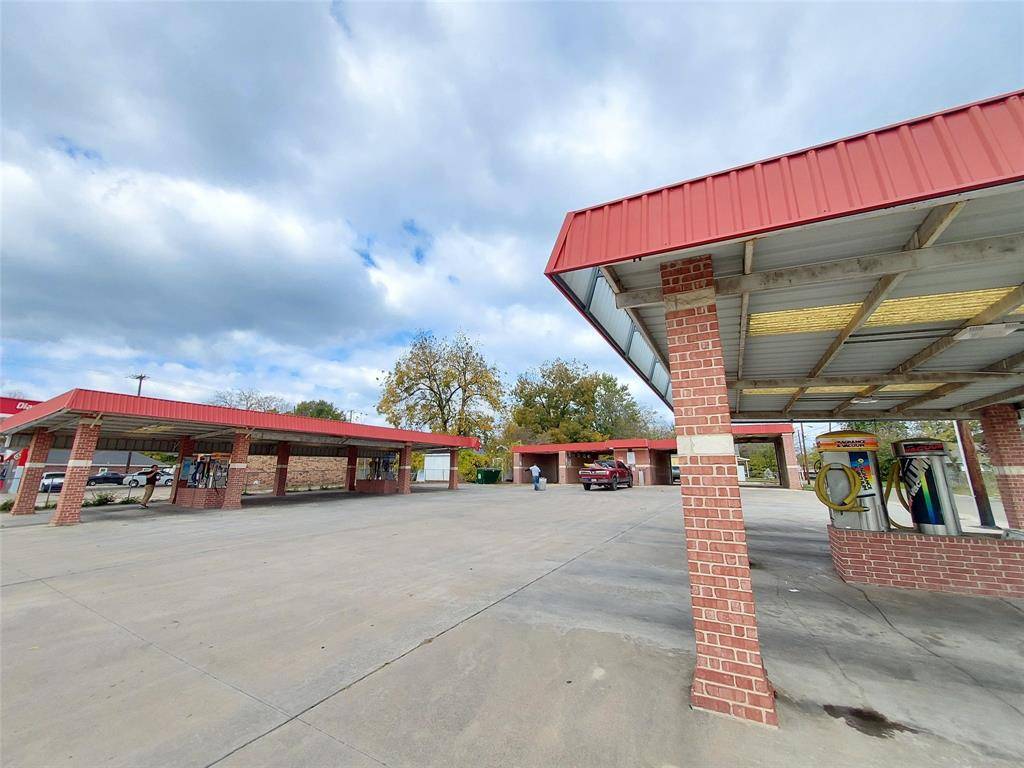 1406 Live Oak Street, Commerce, TX 75428
