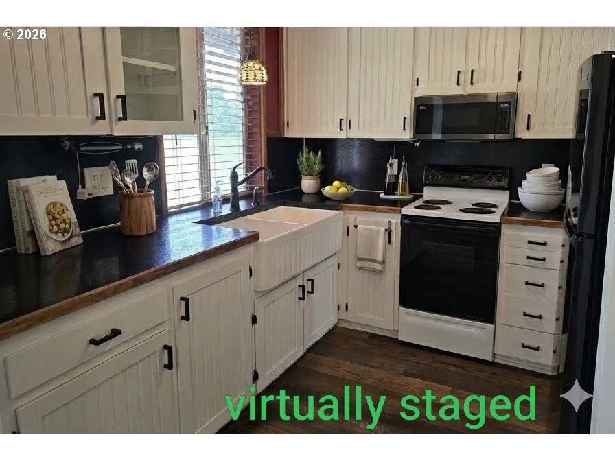 2215 COUNTRY CLUB TER, Woodburn, OR 97071