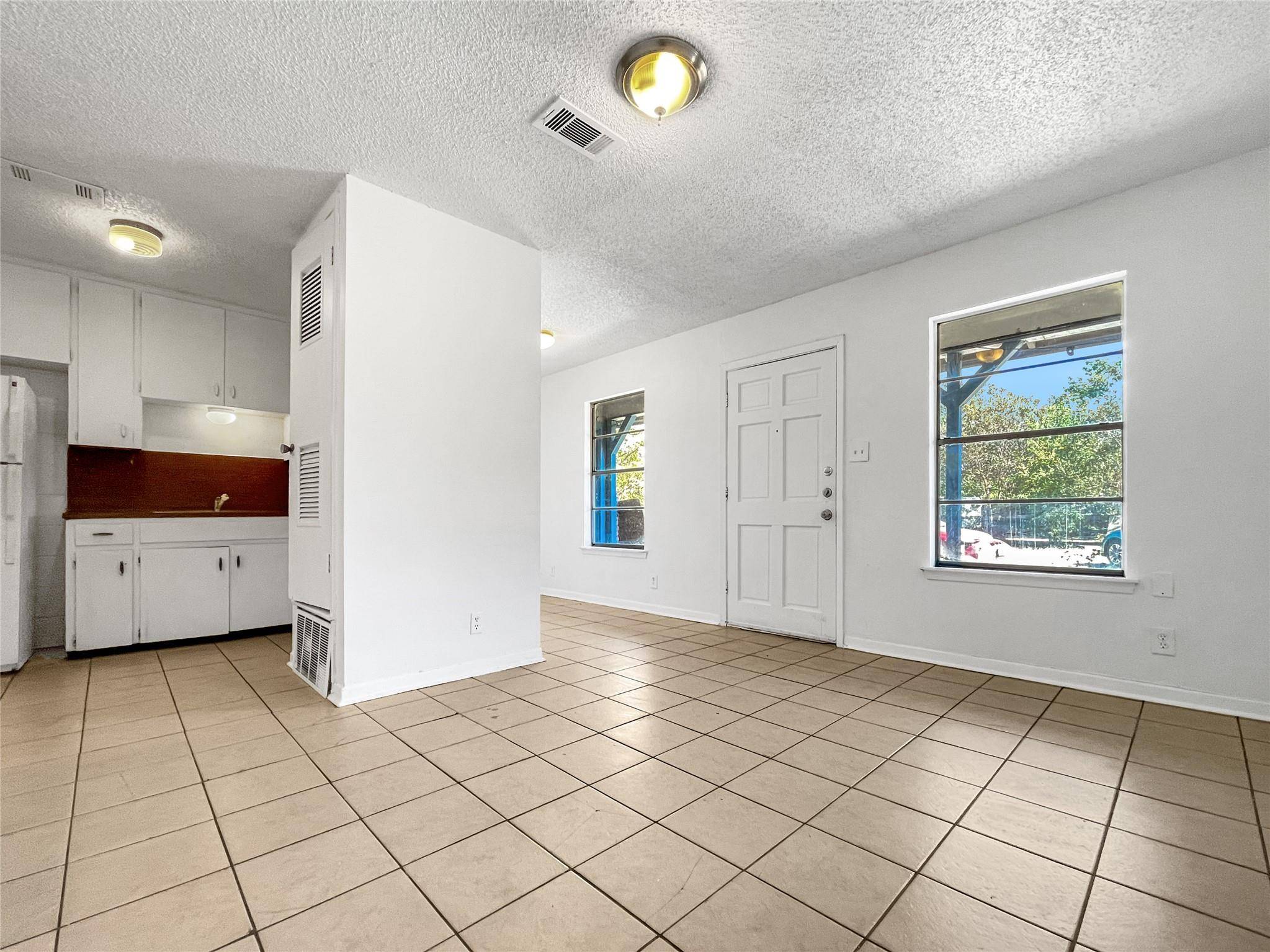 2502 Cecil DR #B, Austin, TX 78744