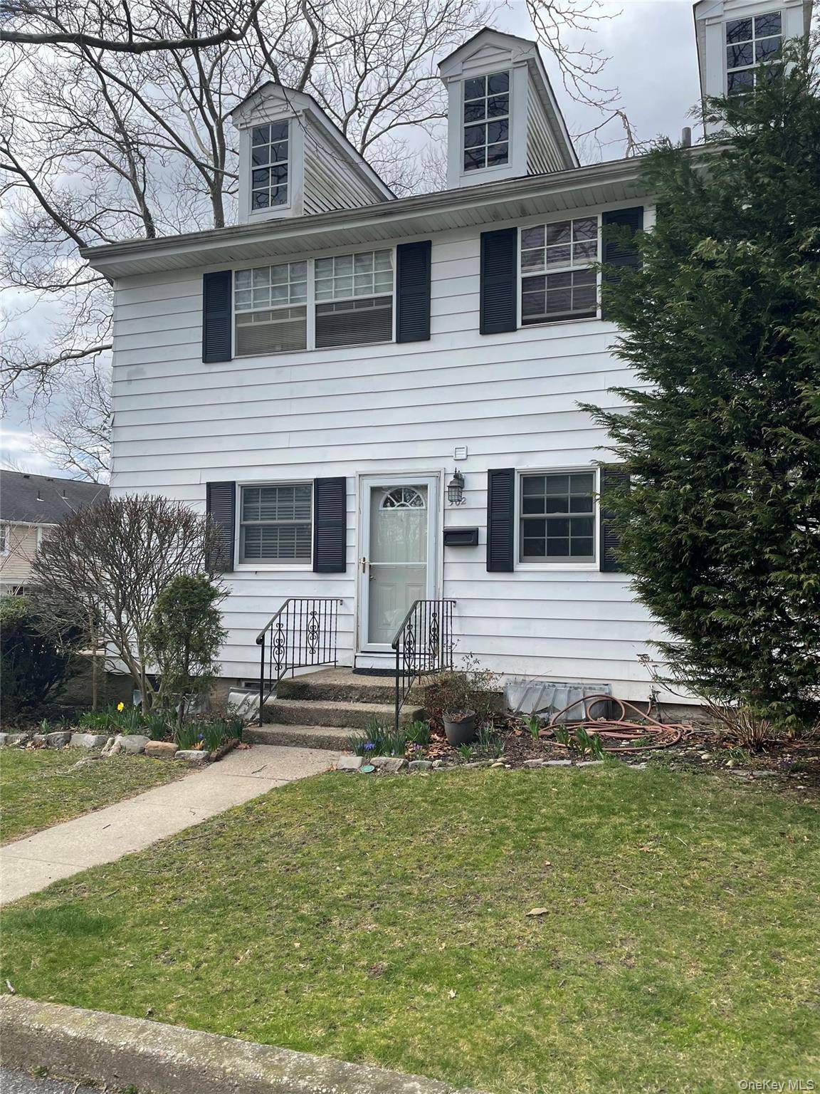 502 Towne House VLG, Hauppauge, NY 11749