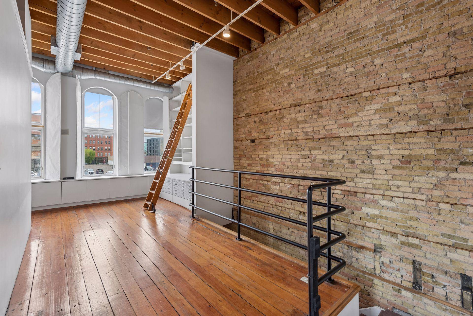 213 1/2 Washington AVE N, Minneapolis, MN 55401