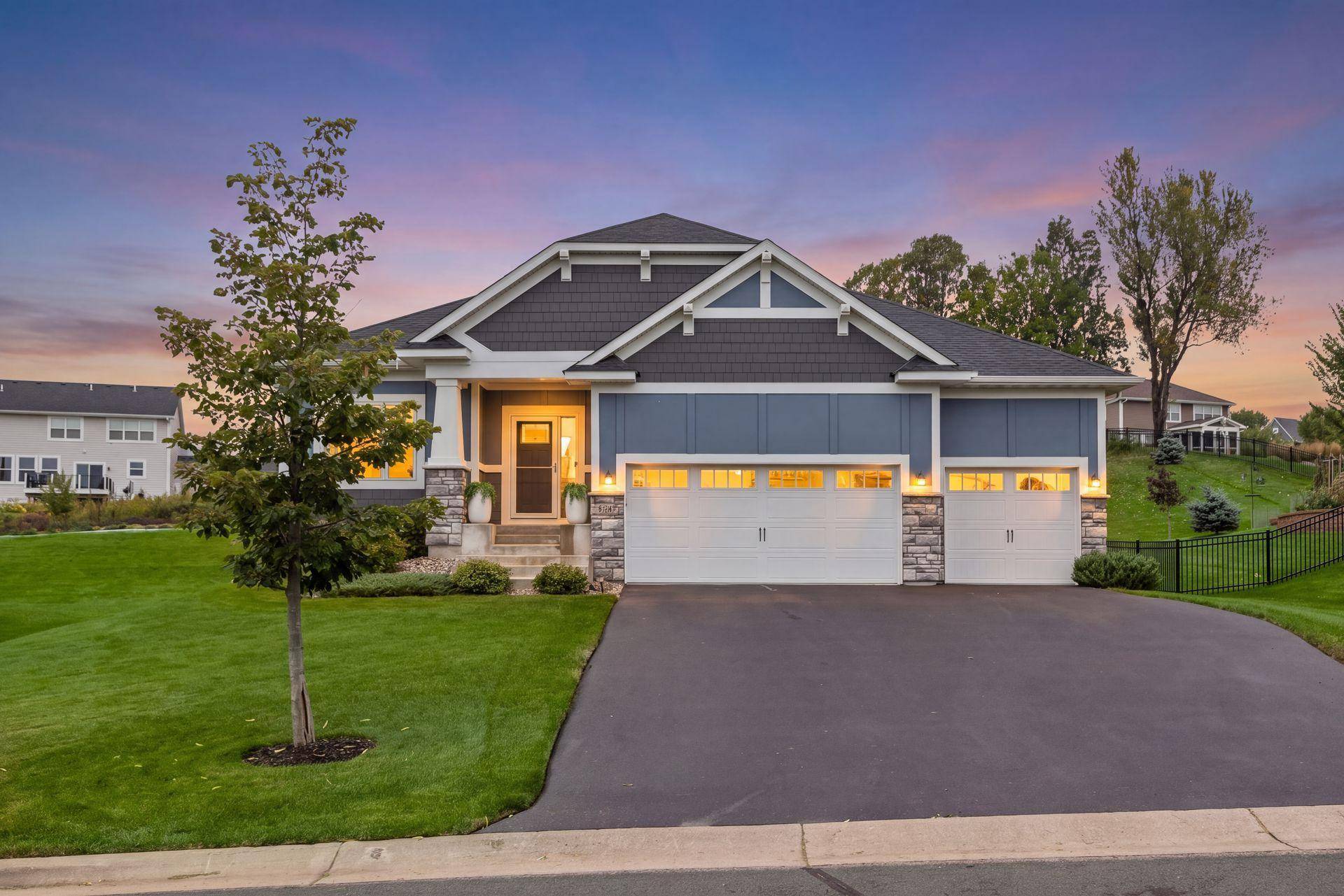 9557 James CIR N, Lake Elmo, MN 55042