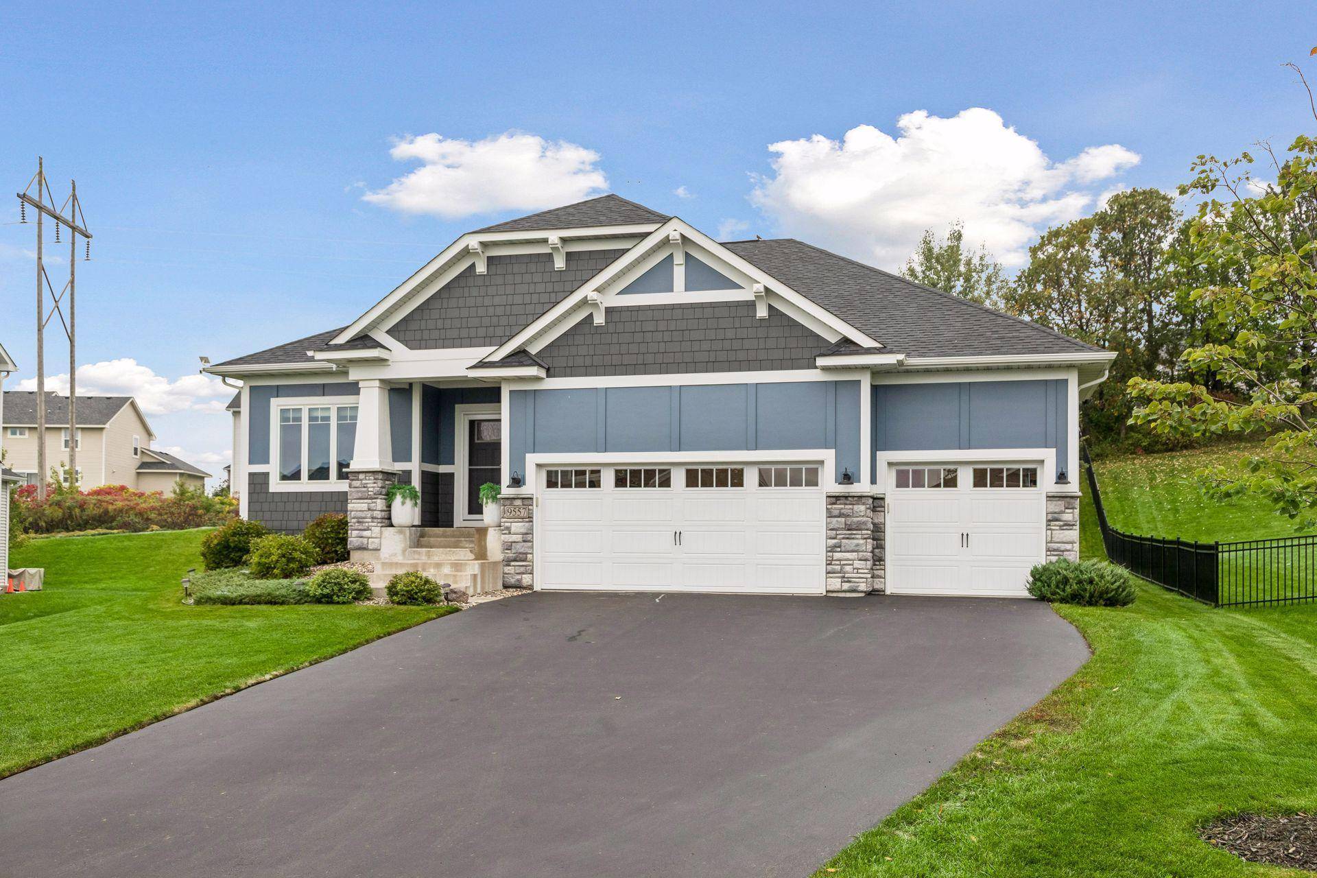9557 James CIR N, Lake Elmo, MN 55042