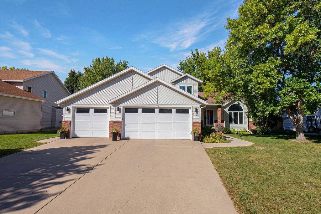 3101 37 1/2 AVE S, Fargo, ND 58104