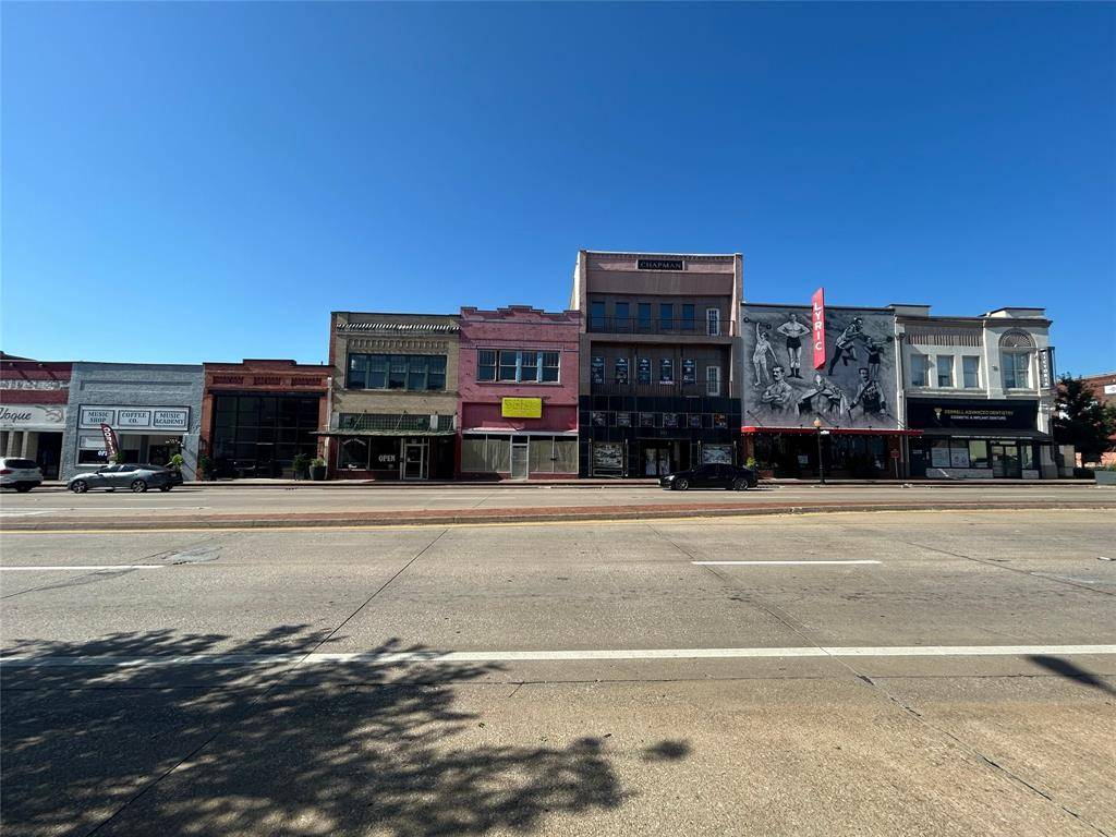 111 W Moore Avenue, Terrell, TX 75160