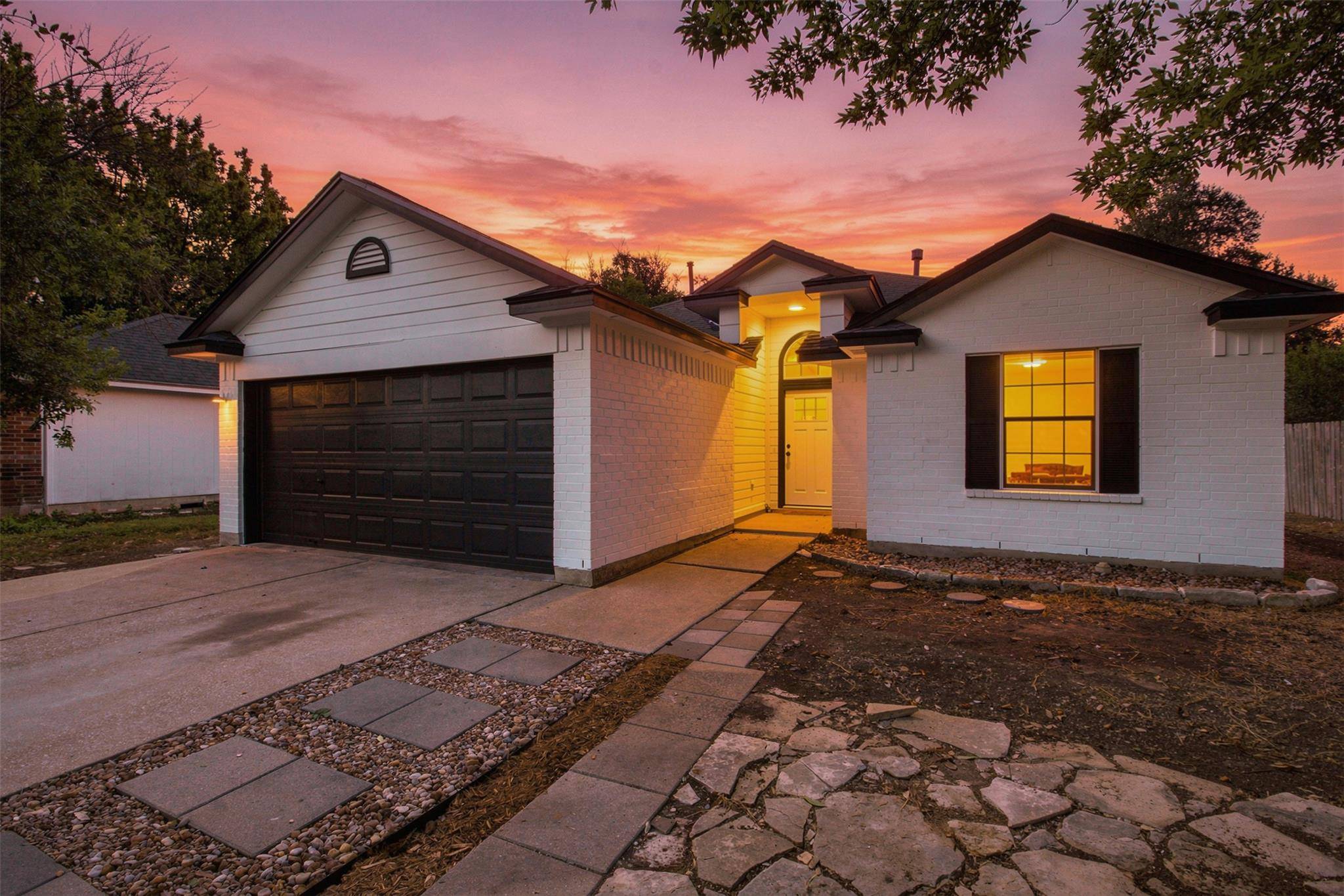 812 HONEYSUCKLE DR, Leander, TX 78641