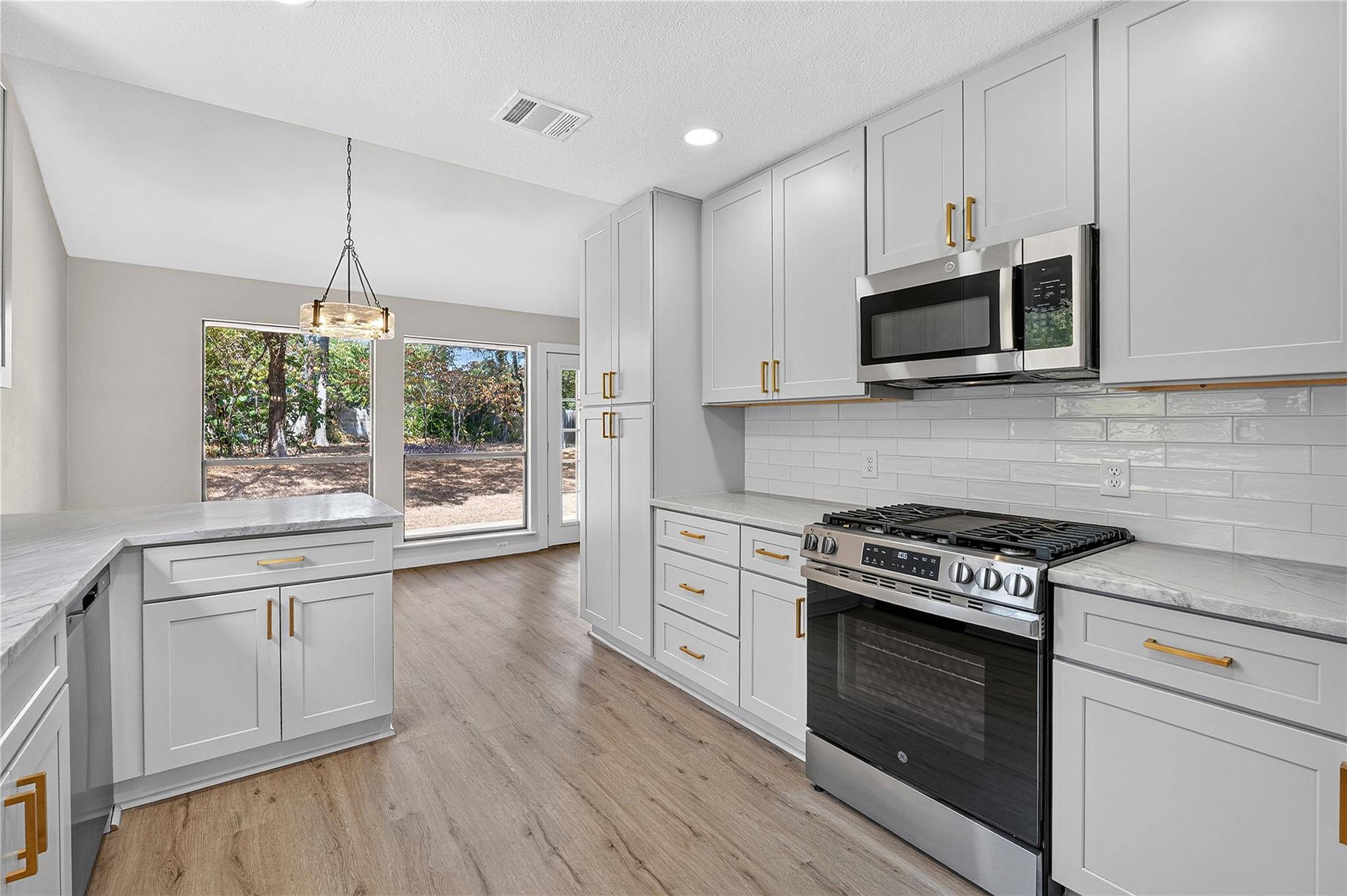 11202 Balcones Woods CV, Austin, TX 78759