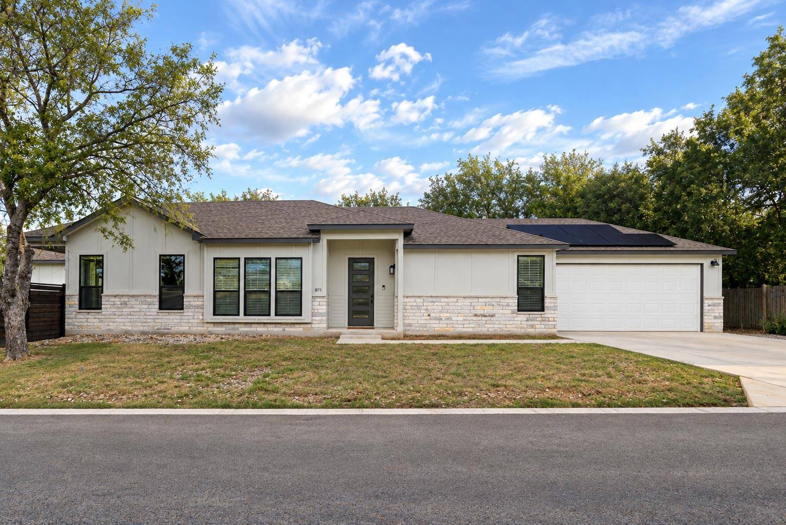 871 Fir LN, Cottonwood Shores, TX 78657