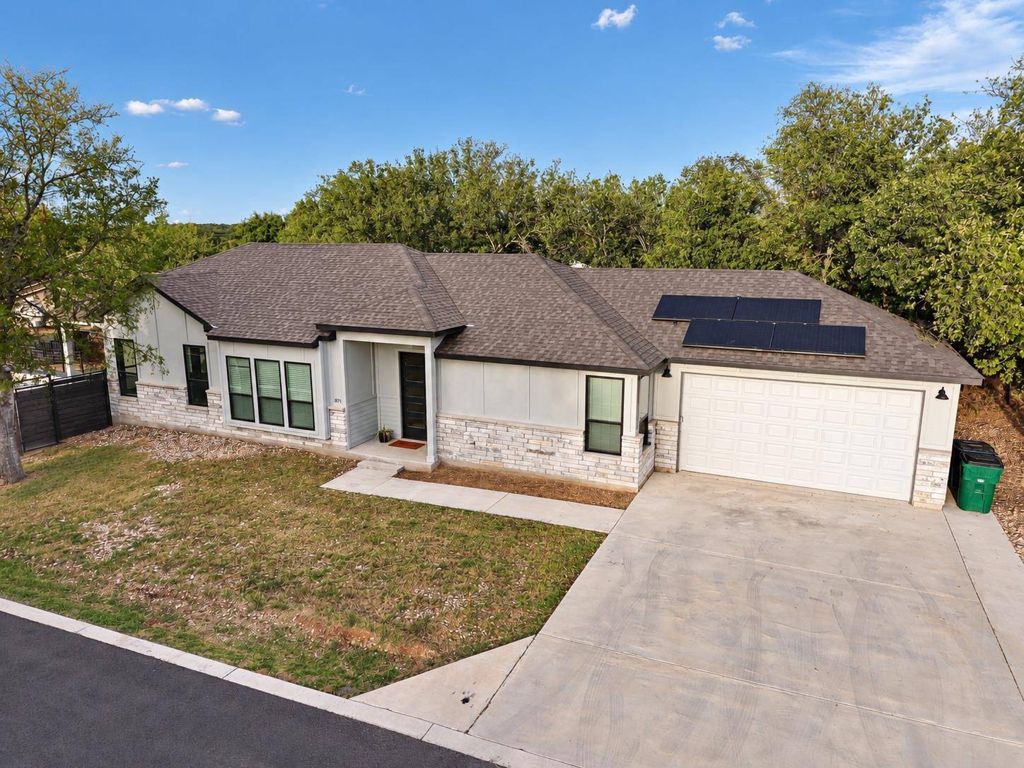 871 Fir LN, Cottonwood Shores, TX 78657