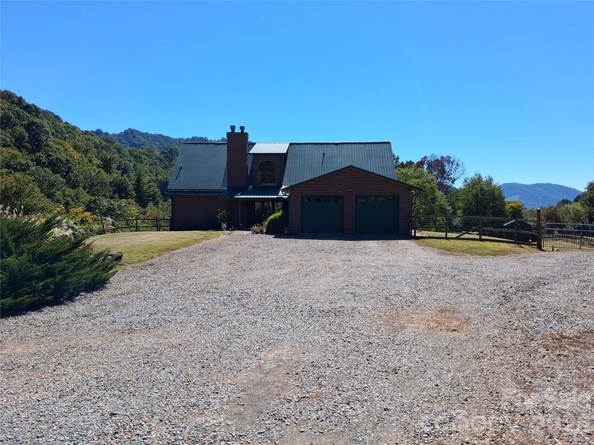 101 Trinity DR, Clyde, NC 28721