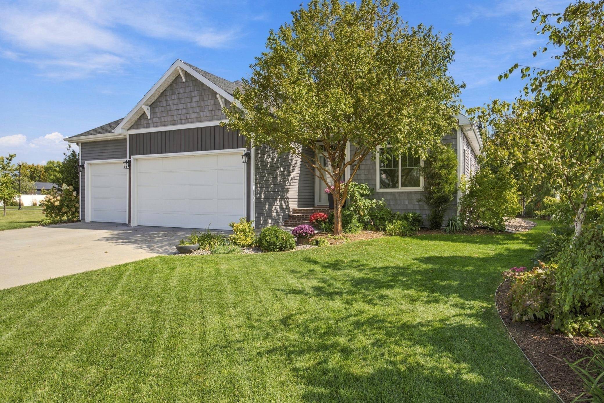 6016 Autumn DR S, Fargo, ND 58104