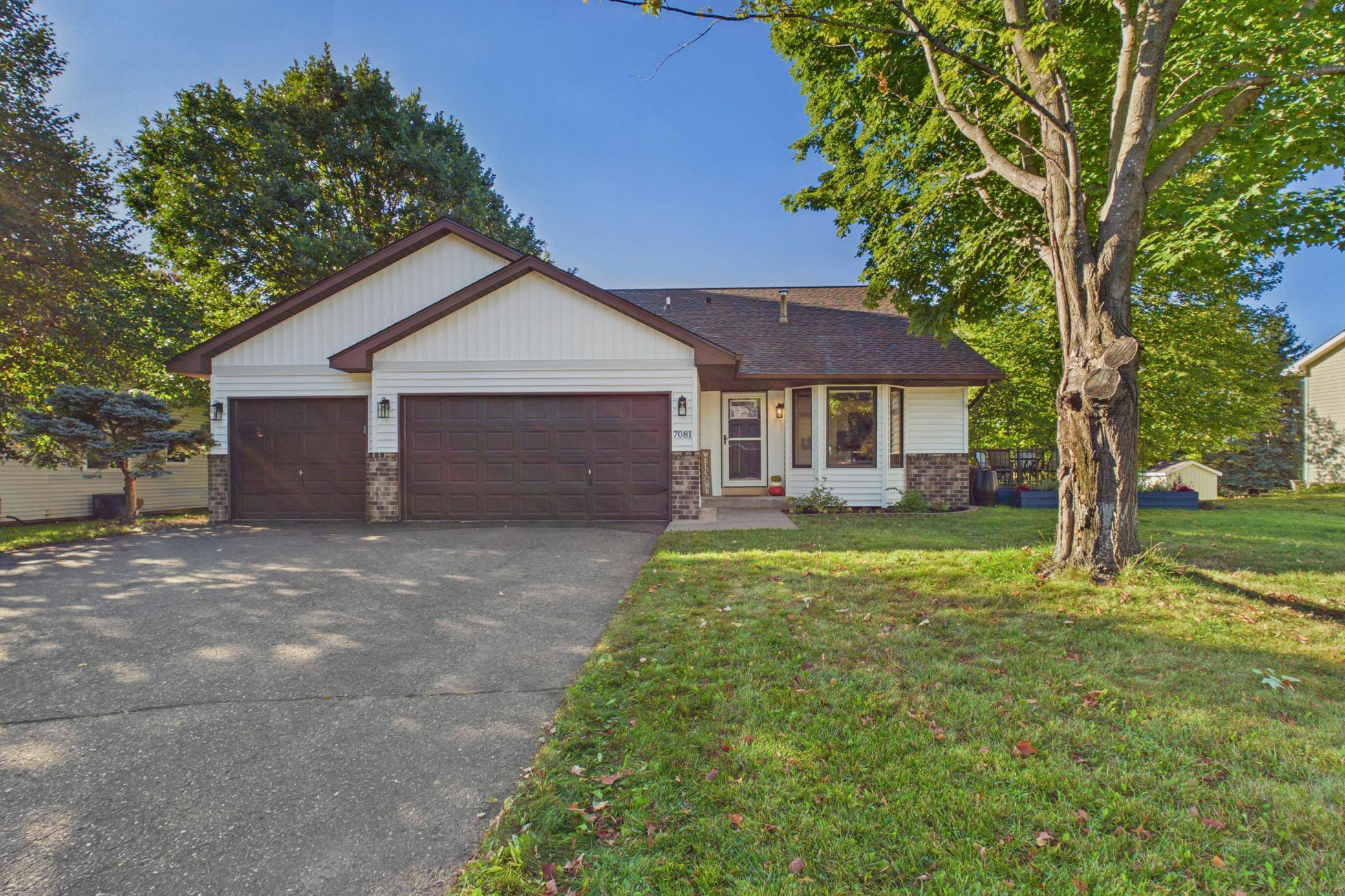 7081 Upper 36th ST N, Oakdale, MN 55128