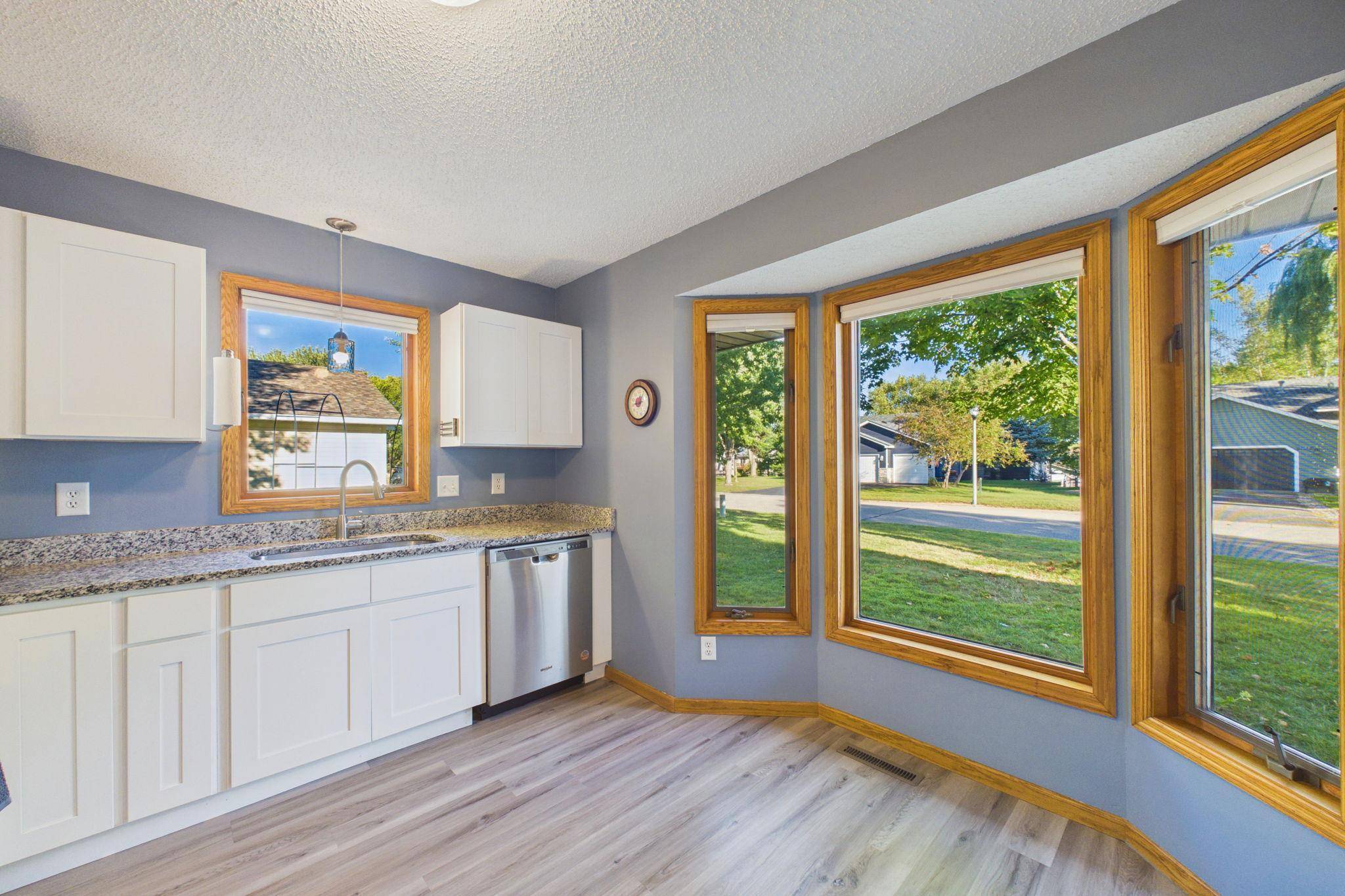 7081 Upper 36th ST N, Oakdale, MN 55128