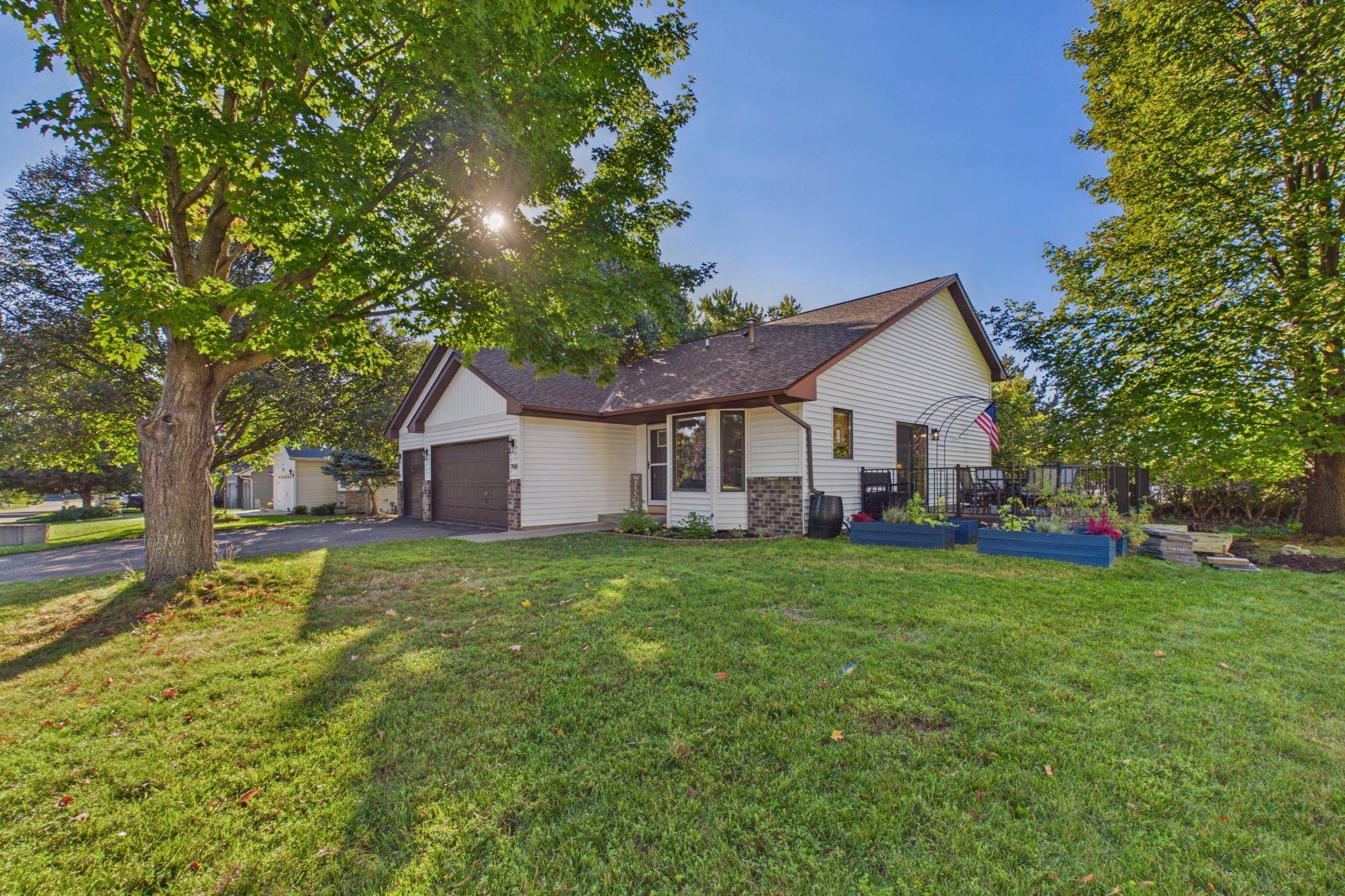 7081 Upper 36th ST N, Oakdale, MN 55128