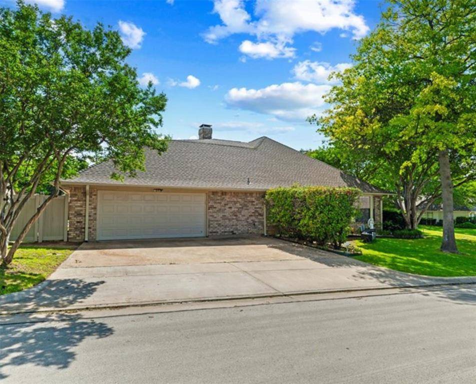 6004 Lakehurst Drive, Arlington, TX 76016