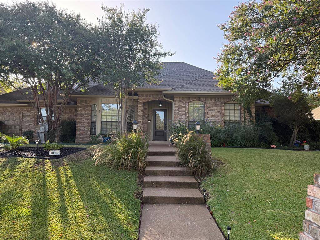 6004 Lakehurst Drive, Arlington, TX 76016