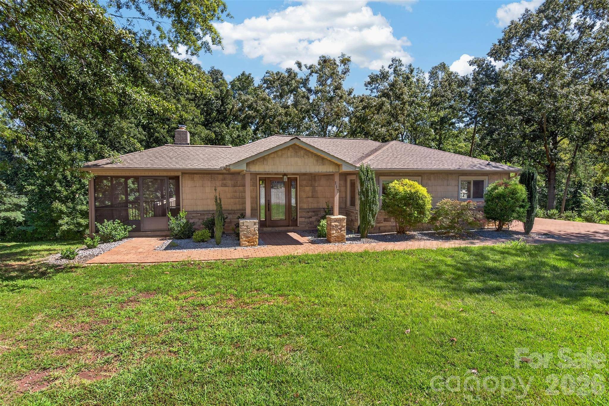 117 Edgewood AVE, Landrum, SC 29356