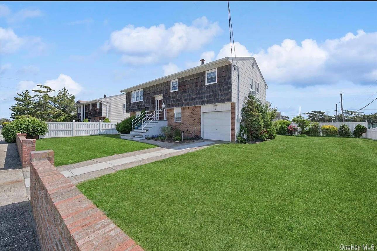54 Acapulco ST, Atlantic Beach, NY 11509