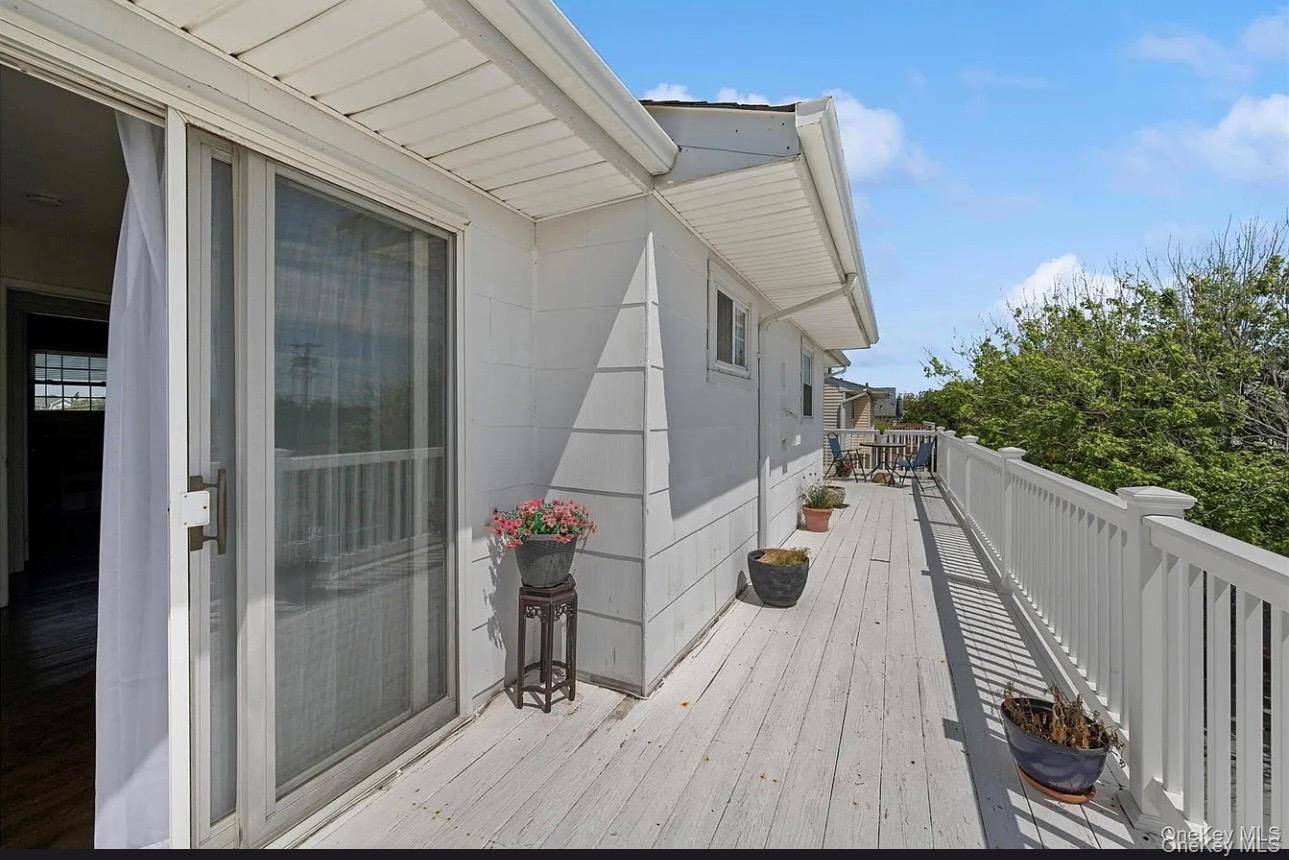 54 Acapulco ST, Atlantic Beach, NY 11509