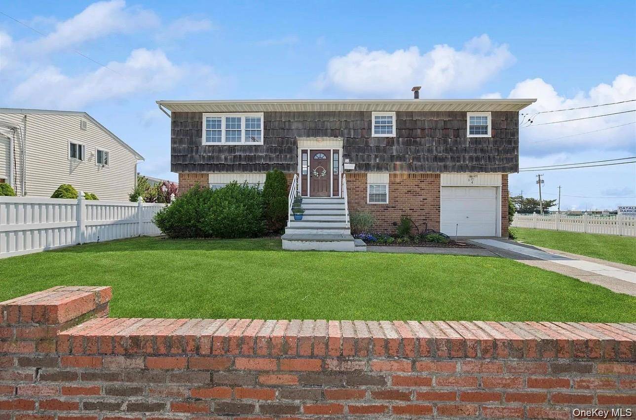 54 Acapulco ST, Atlantic Beach, NY 11509