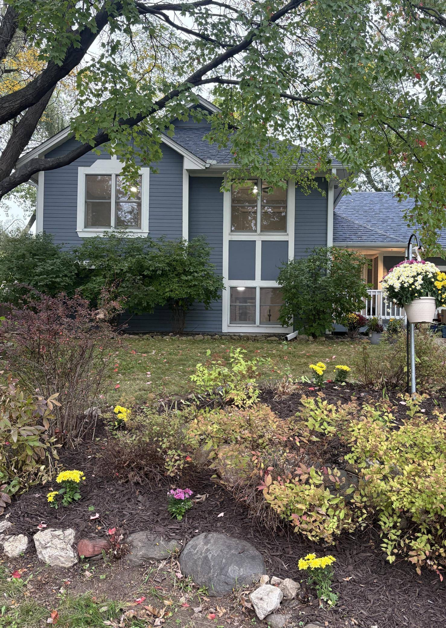 2365 Hillwood DR E, Maplewood, MN 55119