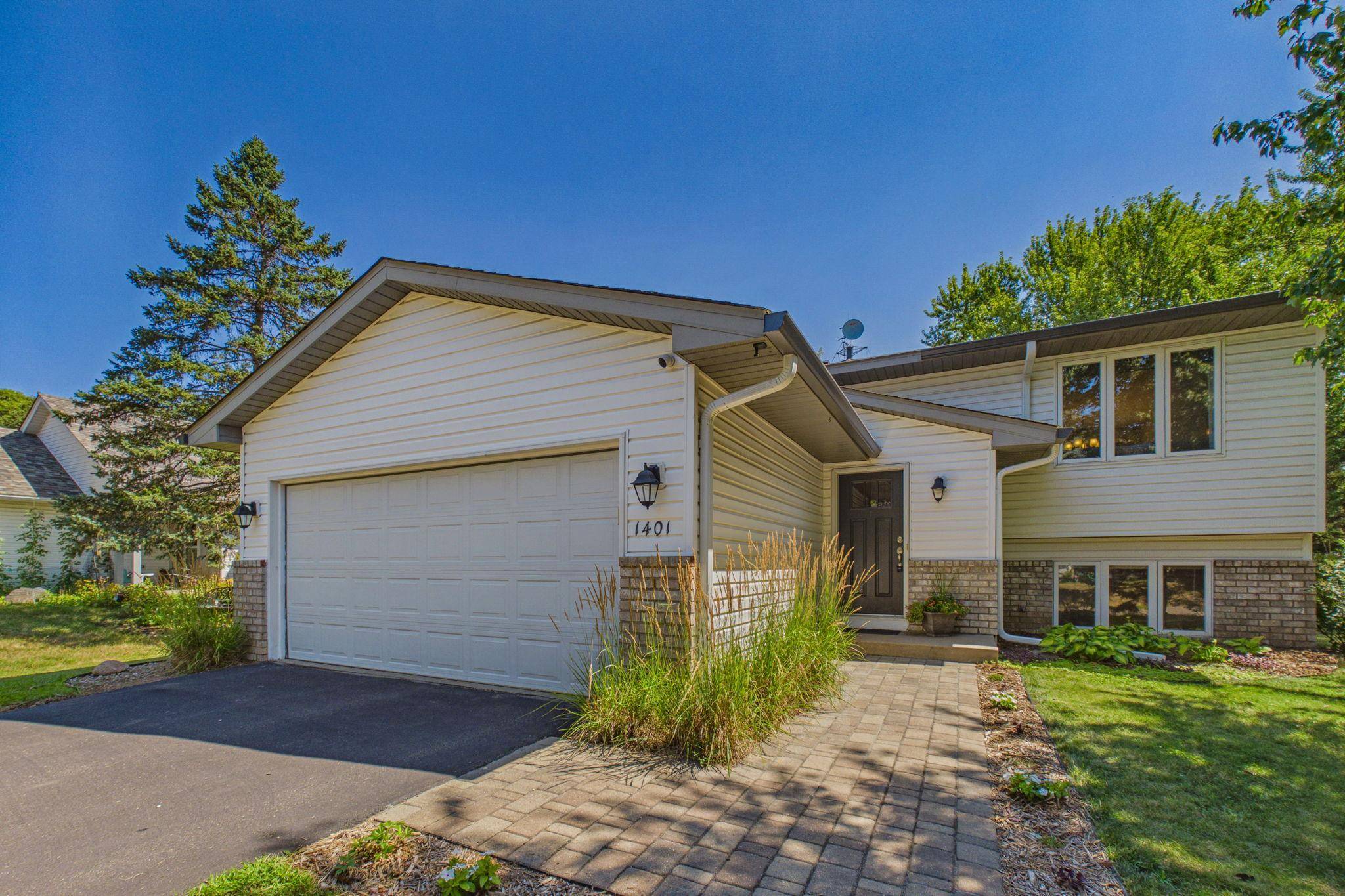 1401 Driving Park RD, Stillwater, MN 55082