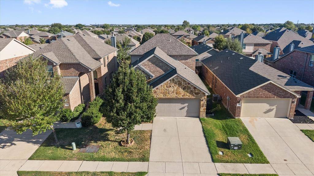 8825 Deadwood Lane, Aubrey, TX 76227