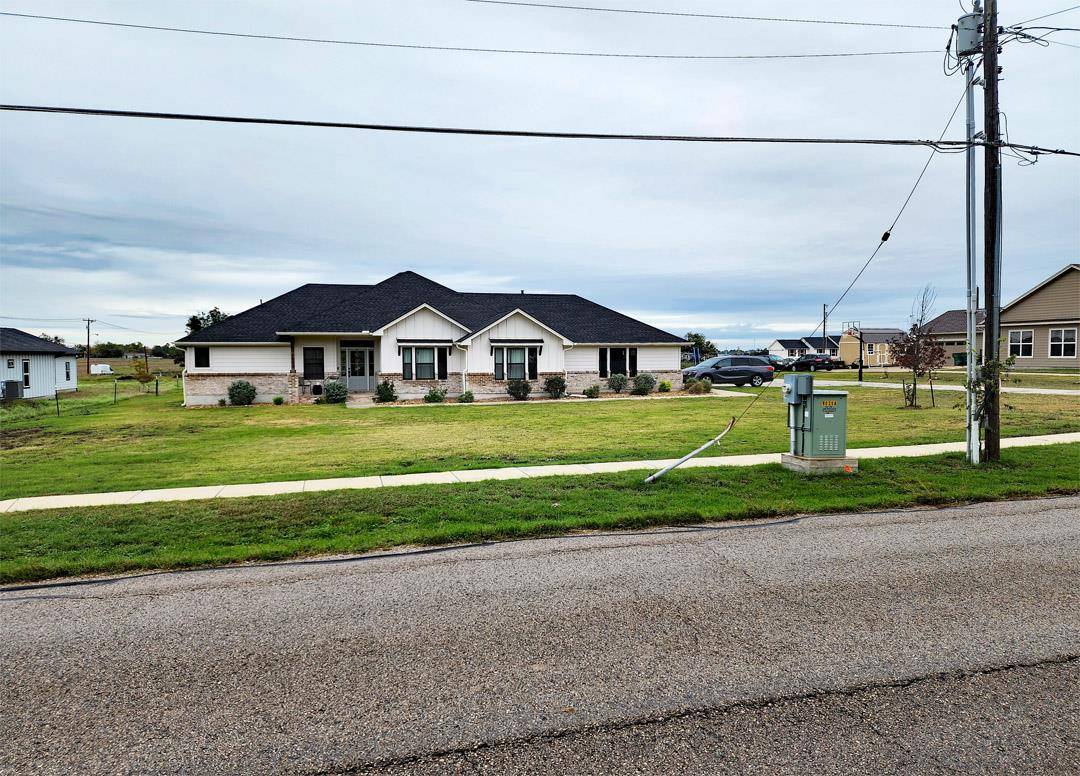 1411 Old Thorndale RD, Taylor, TX 76574