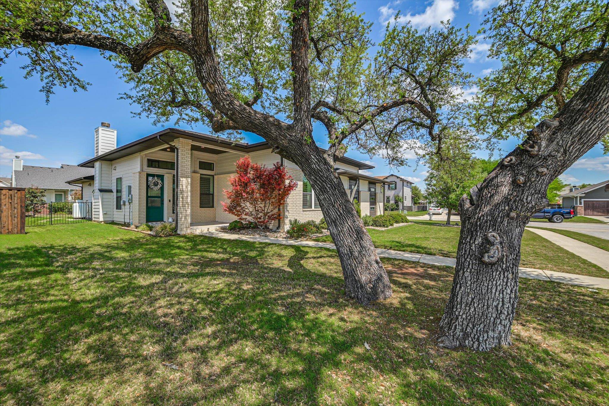 100 Dax DR, Liberty Hill, TX 78642