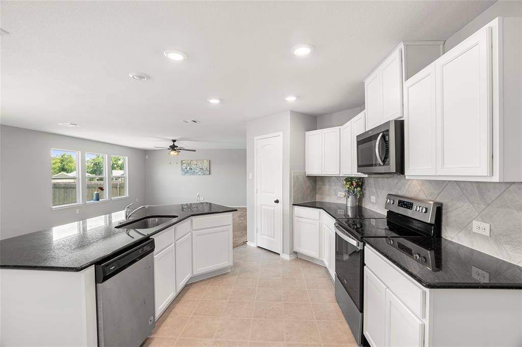 117 W Point WAY, Elgin, TX 78621