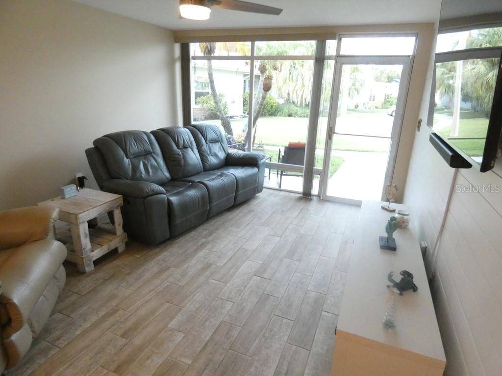 4322 TAHITIAN GARDENS CIR #B, Holiday, FL 34691