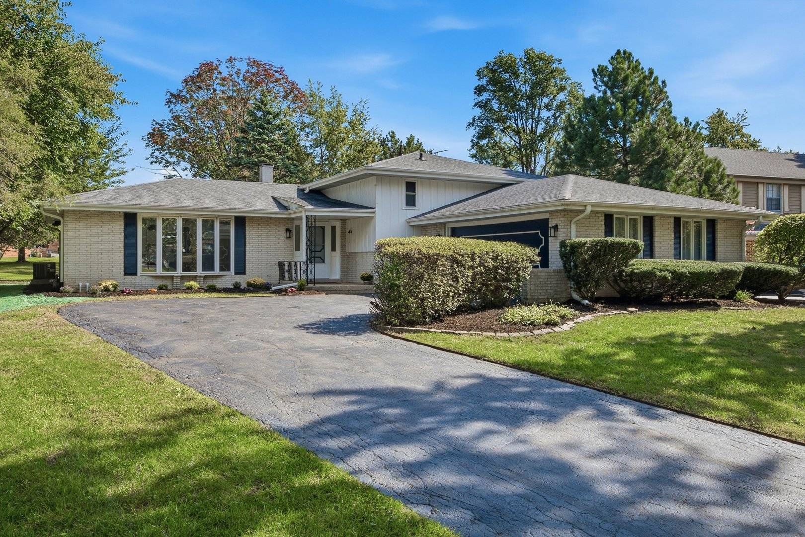 8009 Winter CIR, Downers Grove, IL 60516