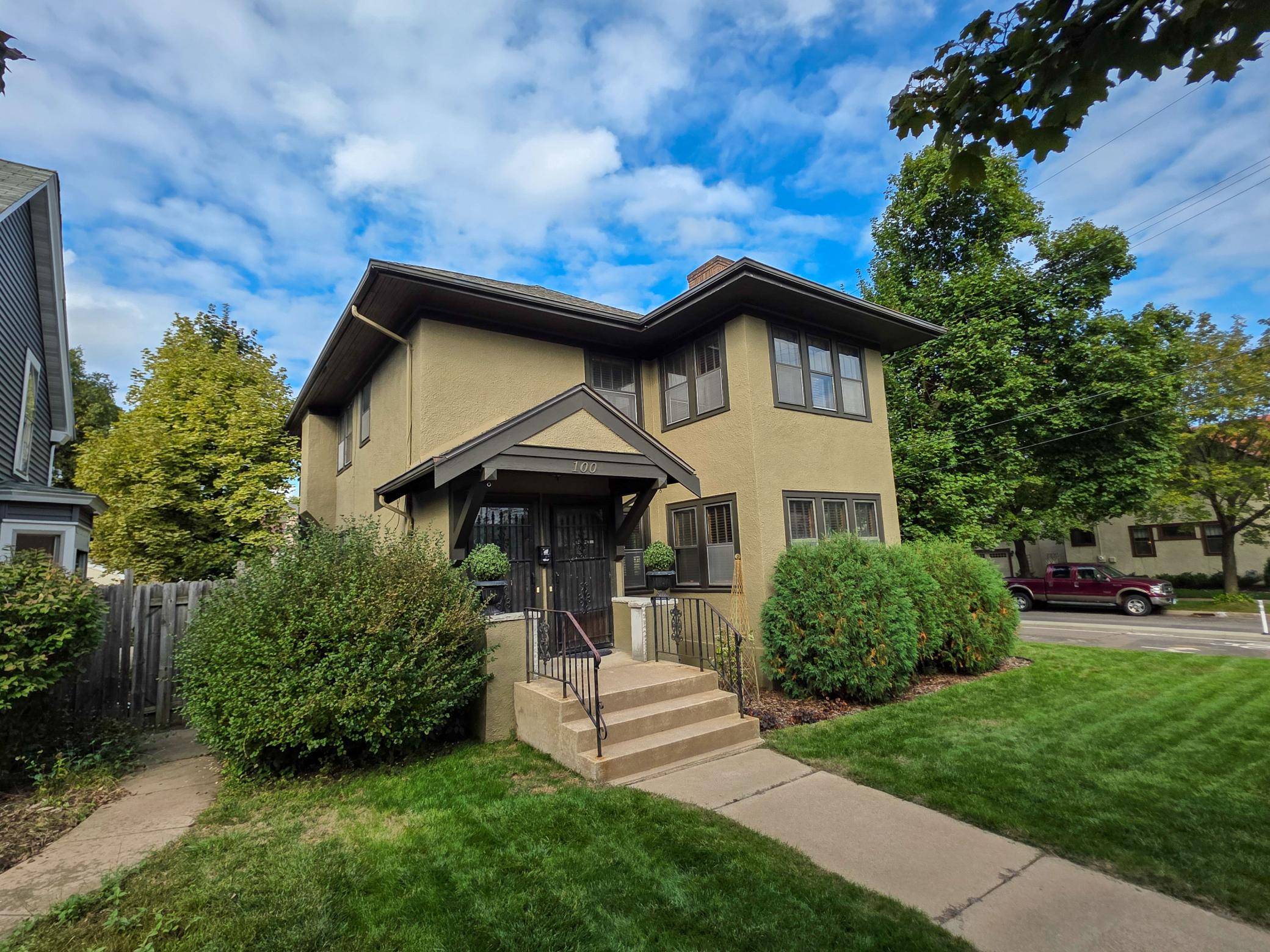 100 W 40th ST, Minneapolis, MN 55409