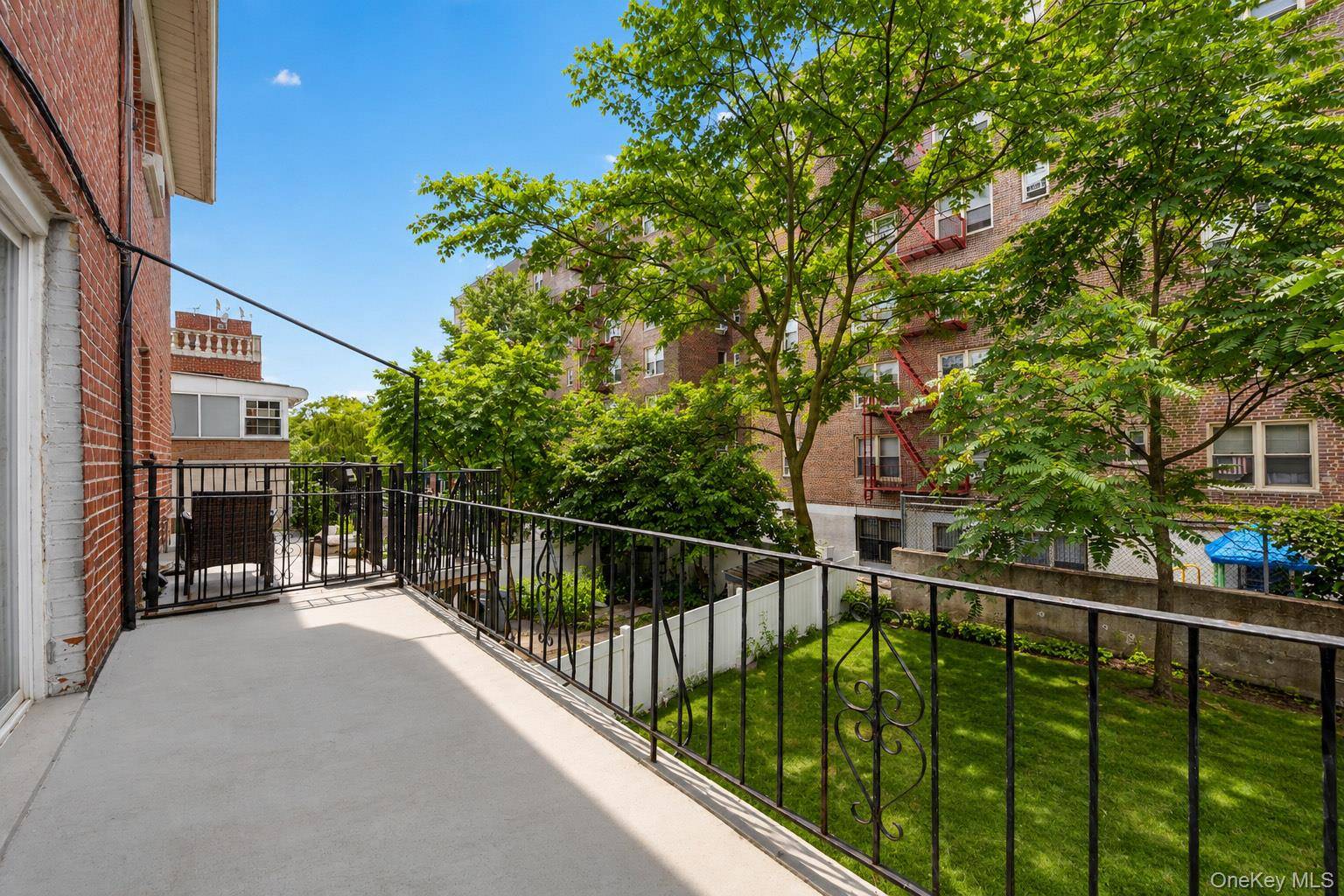 6722 Burns ST, Forest Hills, NY 11375