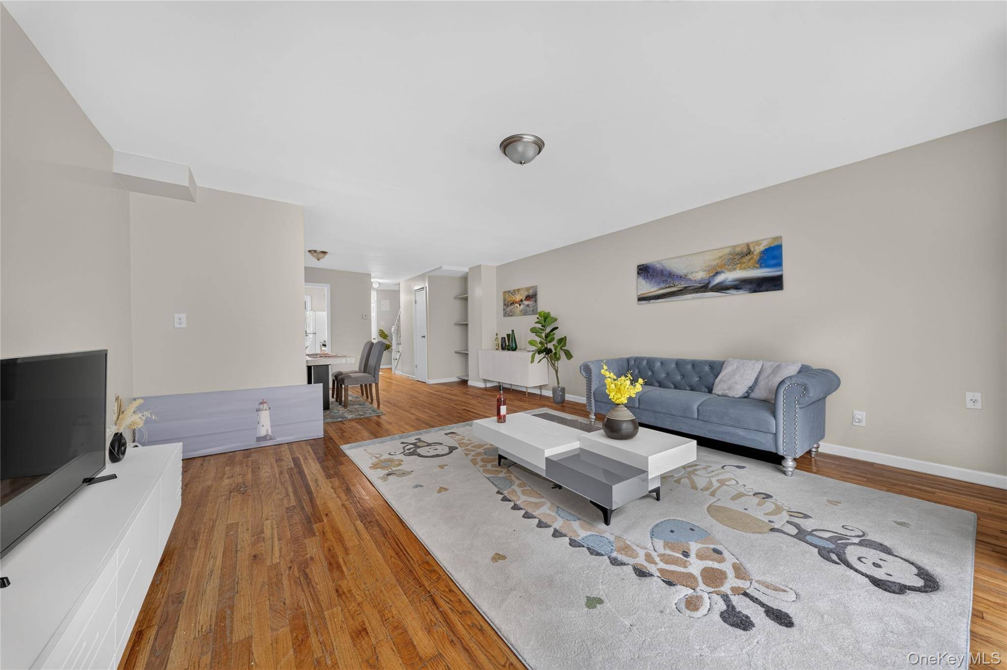 6722 Burns ST, Forest Hills, NY 11375