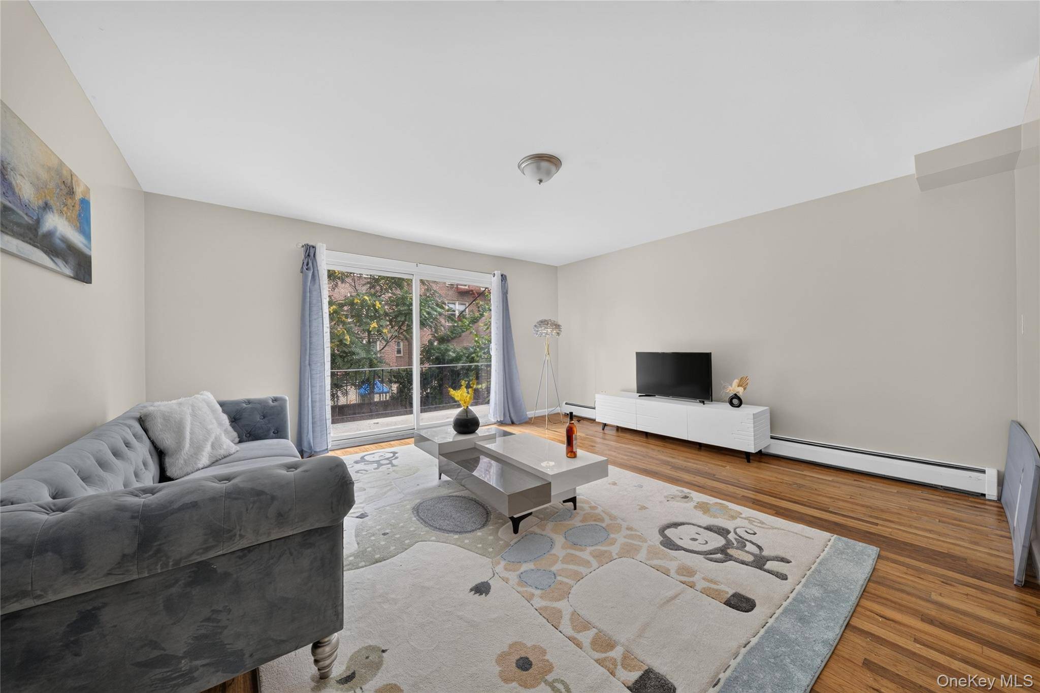 6722 Burns ST, Forest Hills, NY 11375
