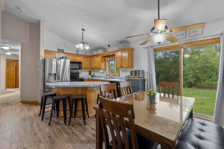 9711 Woodcrest CT, Monticello, MN 55362