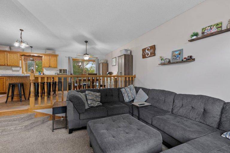 9711 Woodcrest CT, Monticello, MN 55362