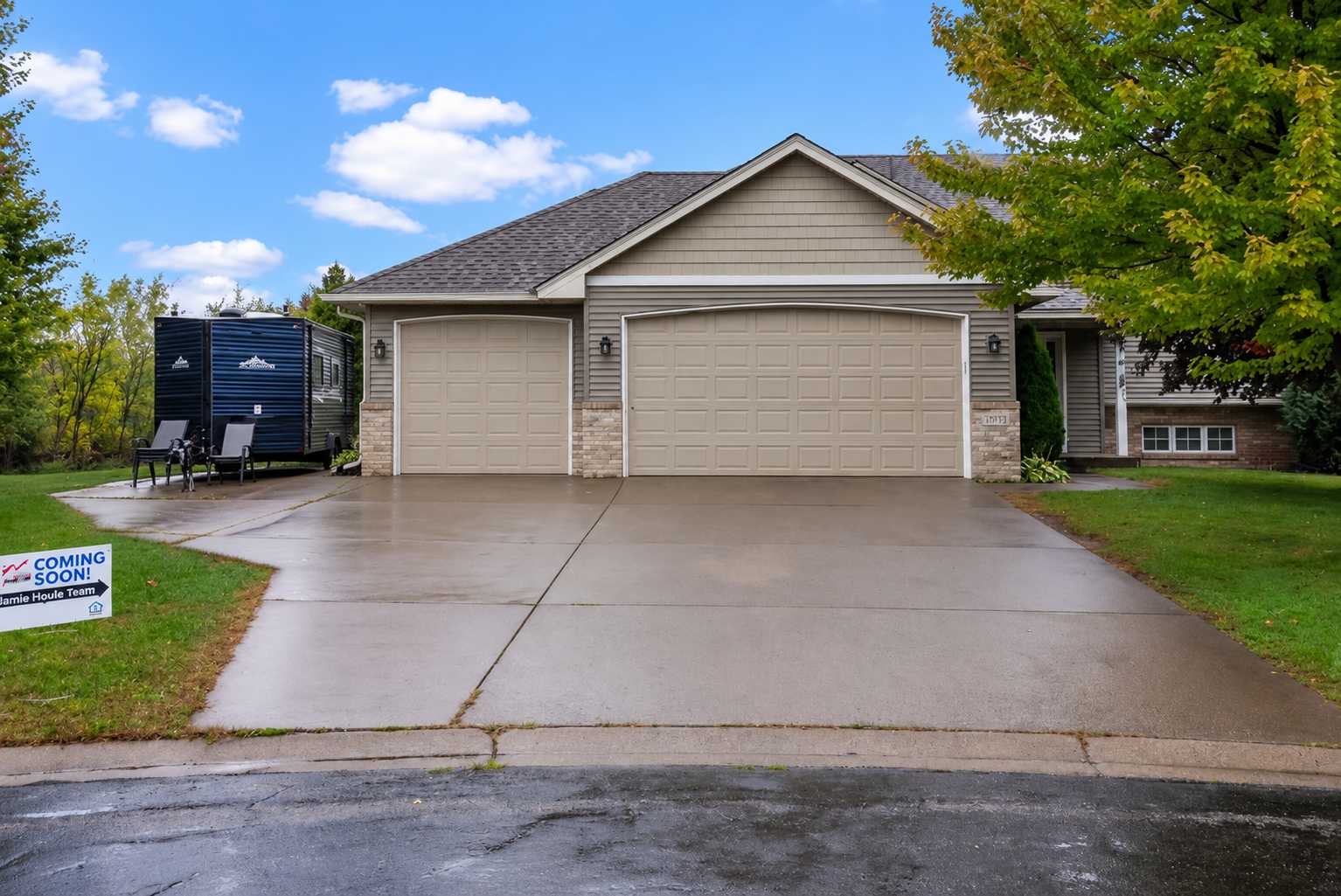 9711 Woodcrest CT, Monticello, MN 55362