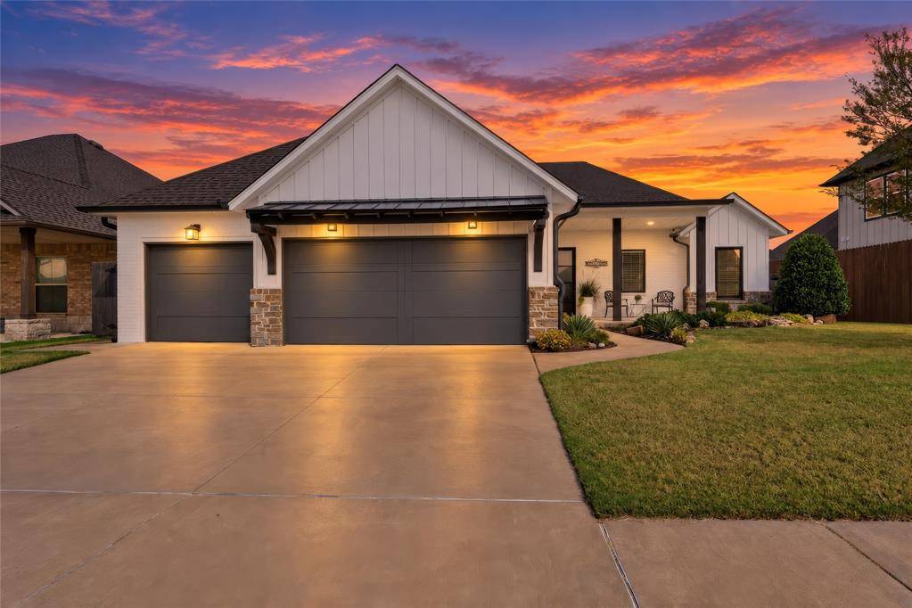 304 Bray LN, Yukon, OK 73099