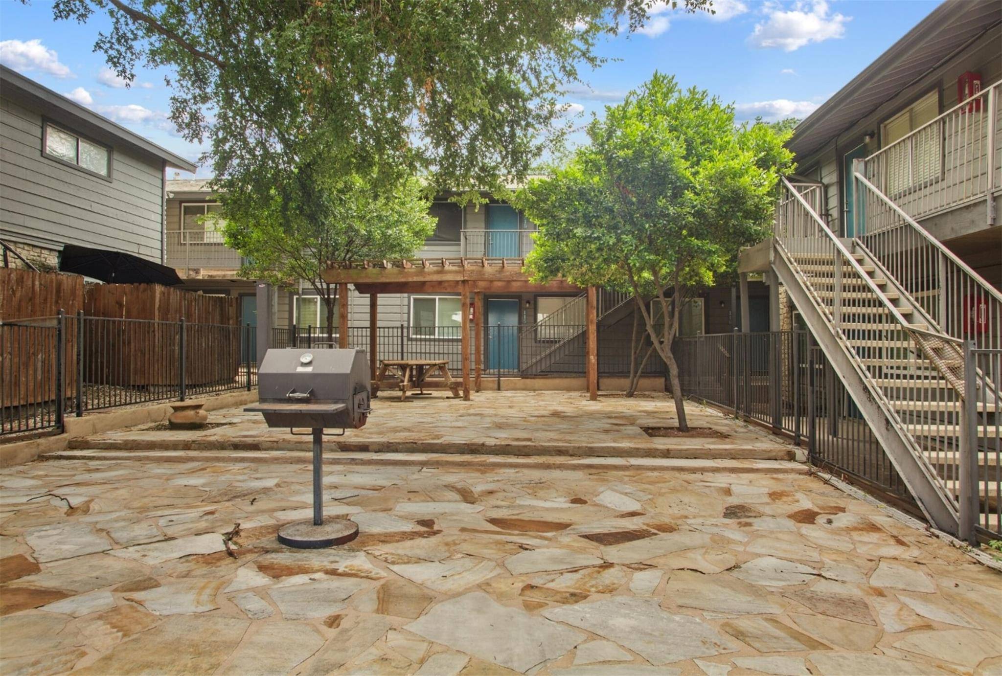 1300 Parker LN #208, Austin, TX 78741