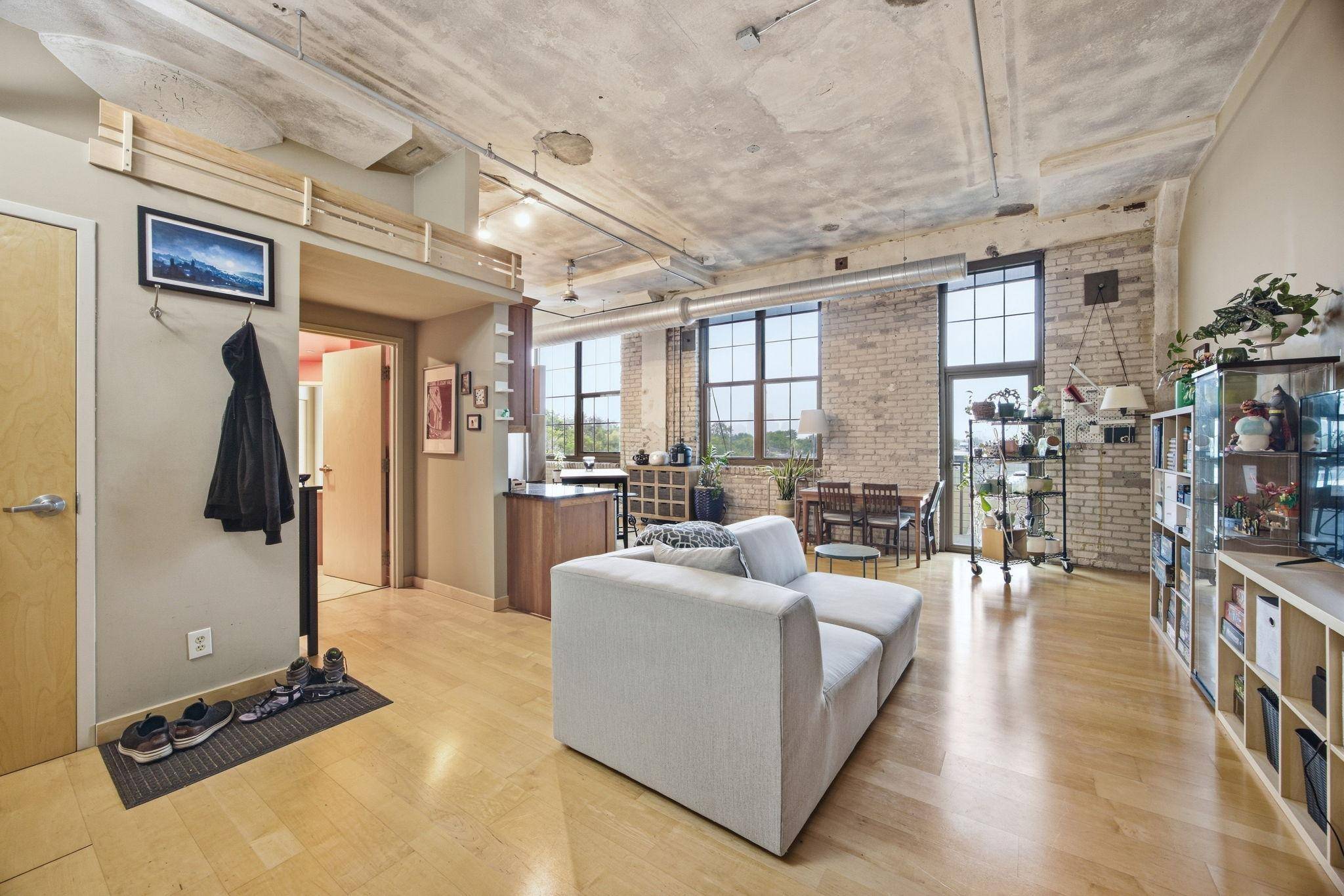 1901 E Hennepin AVE #303, Minneapolis, MN 55413